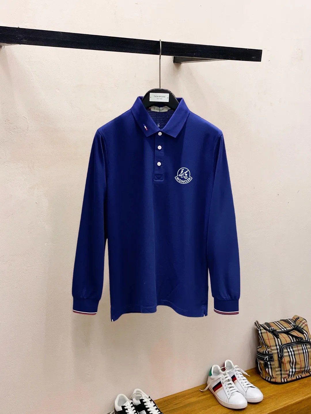 New Arrival Polo ！Classic ，Premium ！ ， ，Quality / ， ！ 100% ， ，Breathable ， ！ Classic LOGO ， ，LOGO ， ， Classic ！ ， ， LOW ， Versatile Polo ！ ：Black White Blue Size：M-3XL